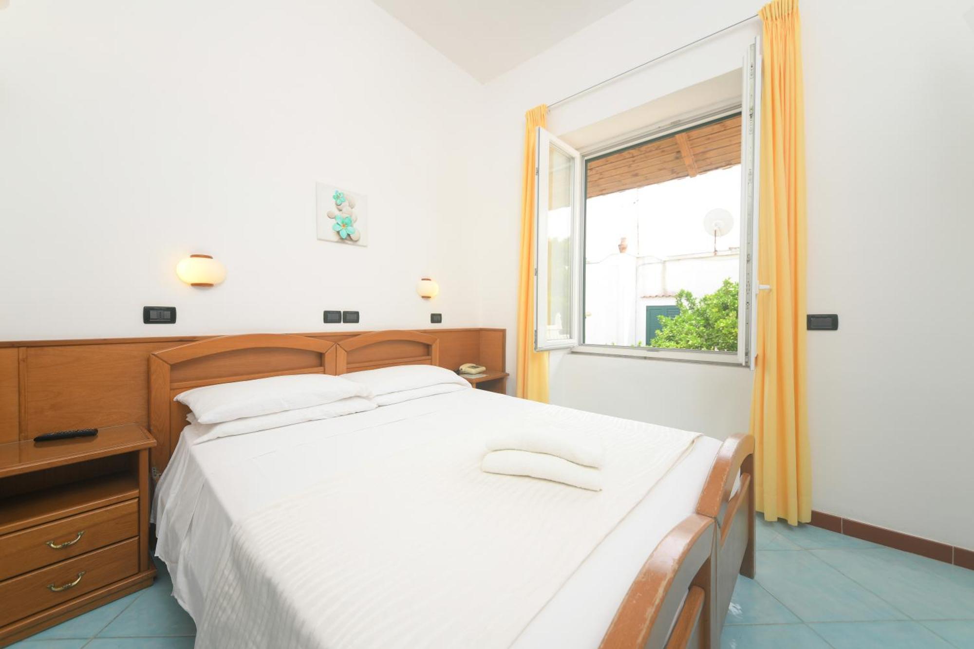 Hotel Pineta Ischia Exterior photo